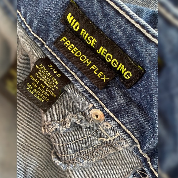 ✨NWOT✨ Rue21 Mid Rise Jegging - Picture 3 of 4